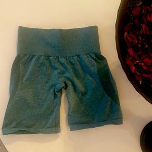 NVGTN contour shorts